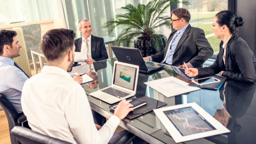 Luciano Guimaraes Tebar destaca como as crises hídricas globais influenciam as estratégias financeiras futuras.