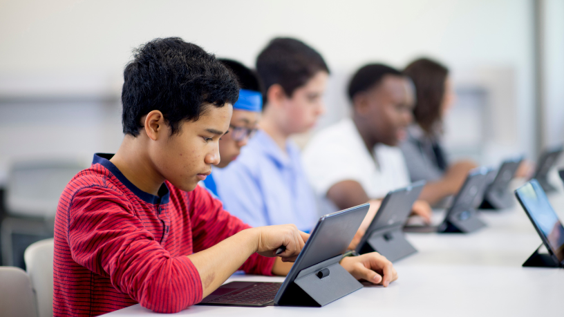 Transformação digital nas escolas exige visão e planejamento, segundo Teciomar Abila.