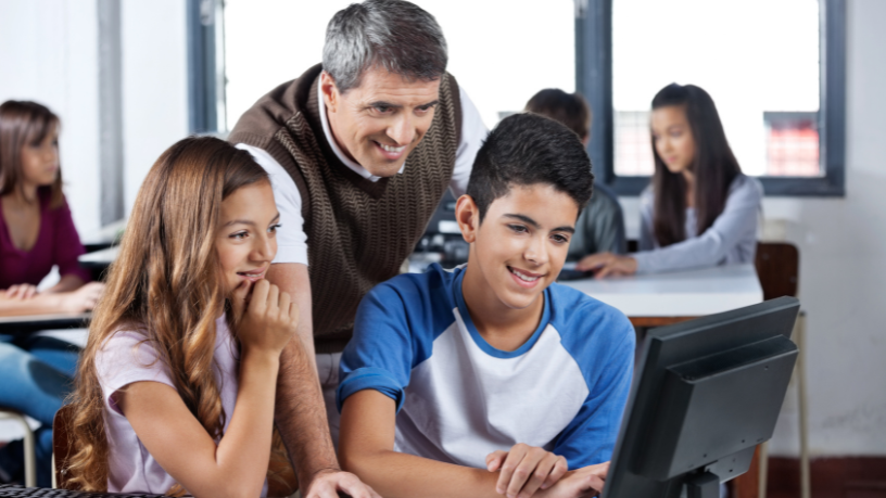 Teciomar Abila aponta estratégias para preparar escolas rumo à transformação digital.