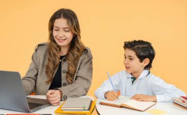 Na análise de Sérgio Bento De Araújo, a formação continuada de professores revela os desafios e os caminhos necessários para acompanhar a era digital.