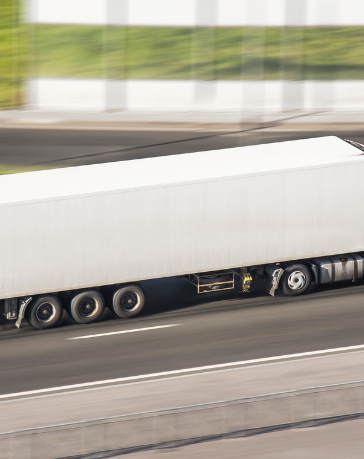 No transporte de equipamentos de precisão, cada detalhe faz diferença para evitar danos e garantir desempenho — por isso o cuidado especializado da Avantec Transportes é vital.