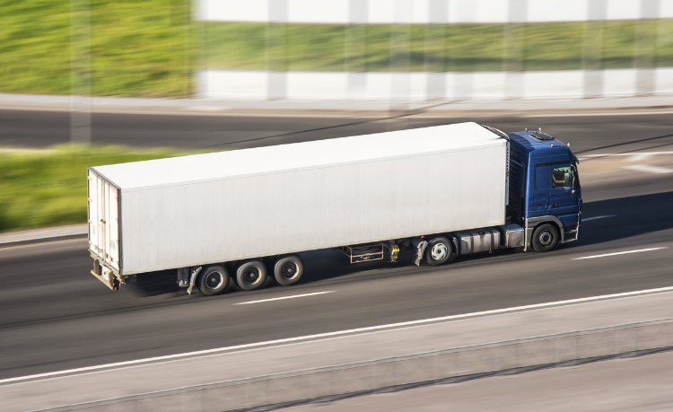 No transporte de equipamentos de precisão, cada detalhe faz diferença para evitar danos e garantir desempenho — por isso o cuidado especializado da Avantec Transportes é vital.