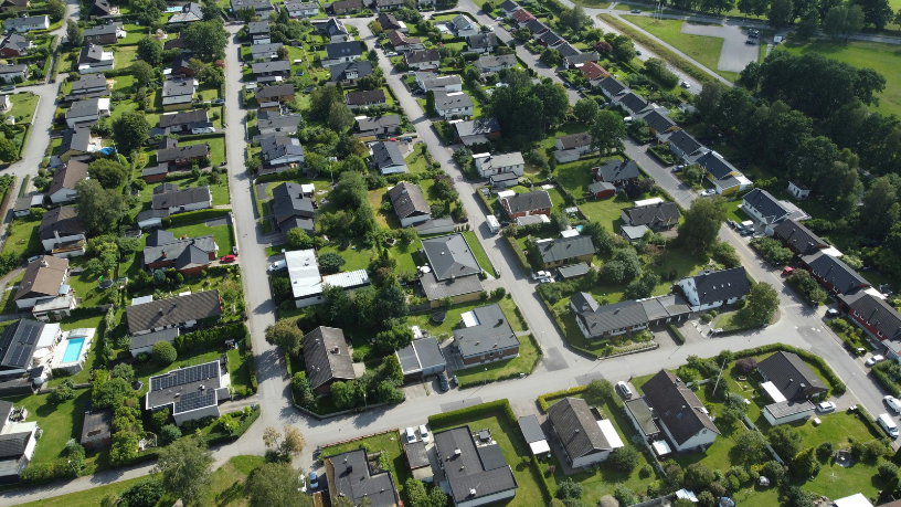 Entenda com Márcio Velho da Silva por que obras públicas de saneamento básico impactam diretamente o preço dos imóveis e atraem novos investimentos.