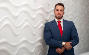 Estratégias de negociação e reestruturação de dívidas no mercado de distressed assets com a expertise de Felipe Rassi no centro das decisões.