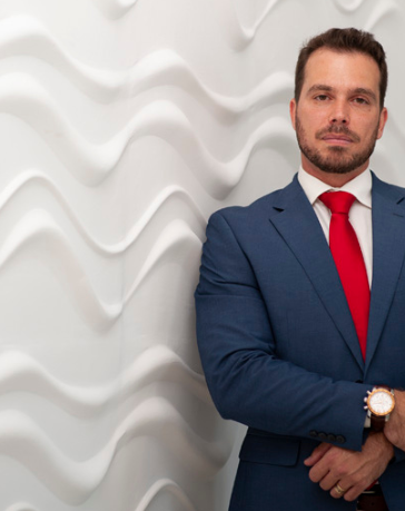 Estratégias de negociação e reestruturação de dívidas no mercado de distressed assets com a expertise de Felipe Rassi no centro das decisões.