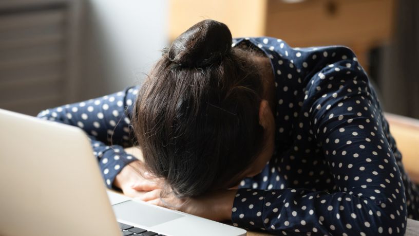 Entenda com Alexandre Costa Pedrosa como a irregularidade do sono impacta emoções, memória e concentração no dia a dia e o que fazer para reduzir esses efeitos.