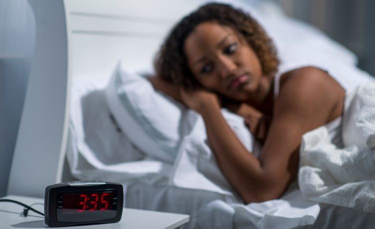 Como a irregularidade do sono afeta a saúde emocional e cognitiva no cotidiano, segundo Alexandre Costa Pedrosa, e quais atitudes podem ajudar a preservar equilíbrio e desempenho mental.