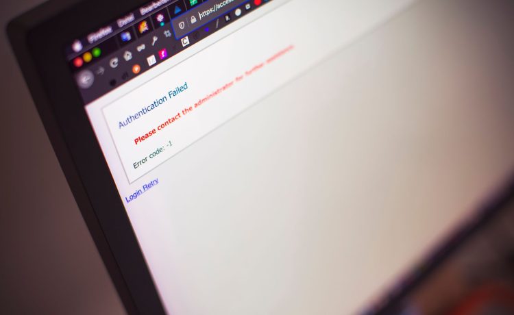 Tela de computador exibindo uma mensagem de falha na autenticação, indicando acesso bloqueado.